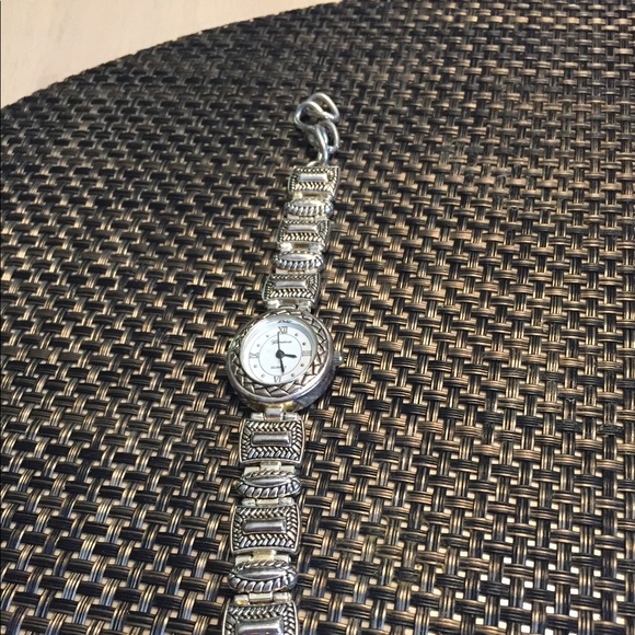 Silver Fashion Bangle Bracelet Quartz Watch. - Picture 2 of 2